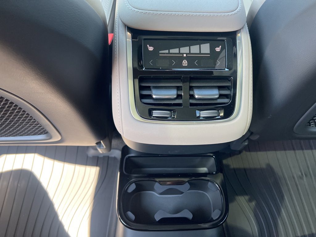 2026 Volvo XC90 Plus - Photo 29
