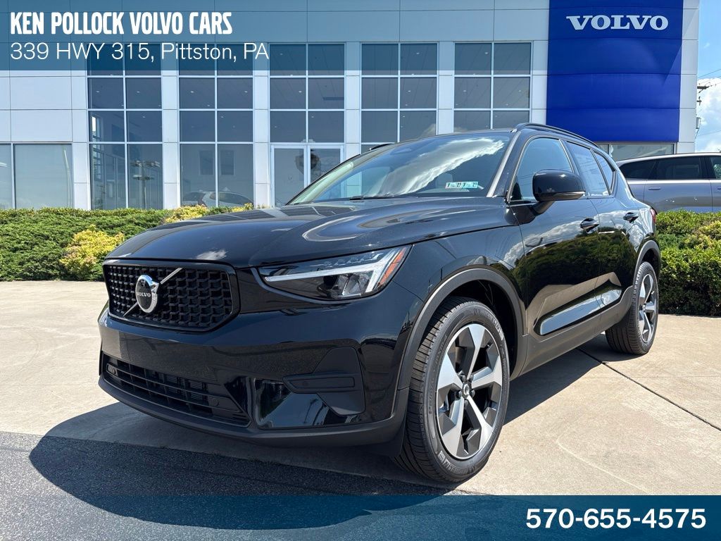 2026 Volvo XC40 Core