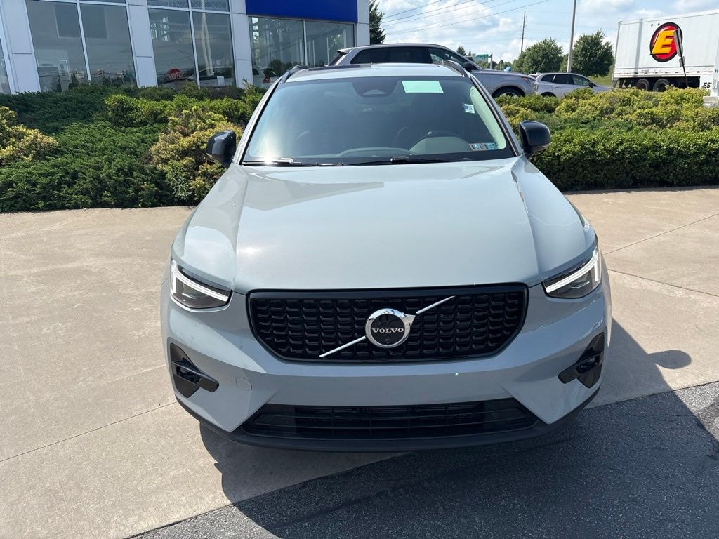 New 2026 Volvo XC40 B5 Plus SUV
