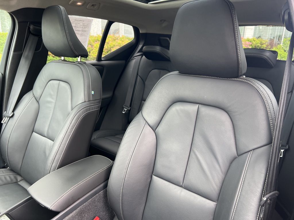 2023 Volvo XC40 Plus - Photo 14