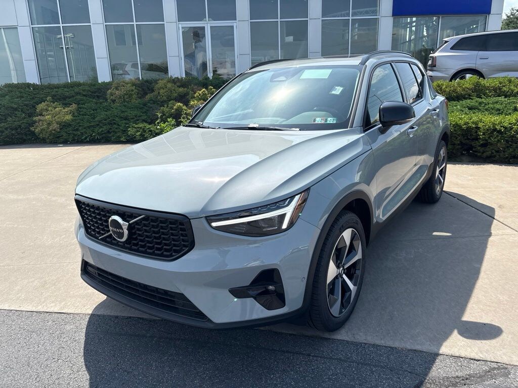 New 2026 Volvo XC40 B5 Plus SUV