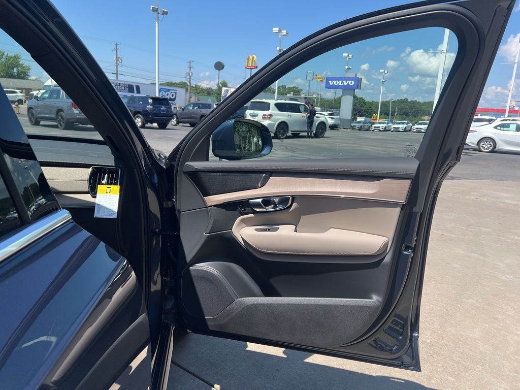 2026 Volvo XC90 Plus - Photo 37