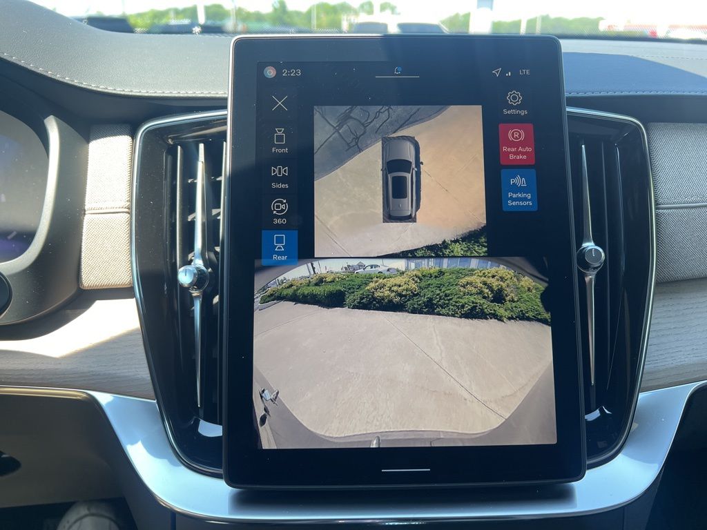 2026 Volvo XC90 Plus - Photo 22