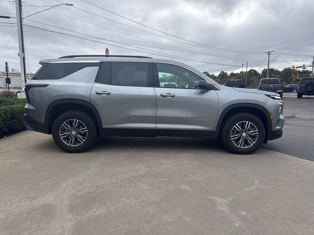 Used 2026 Chevrolet Traverse LT SUV
