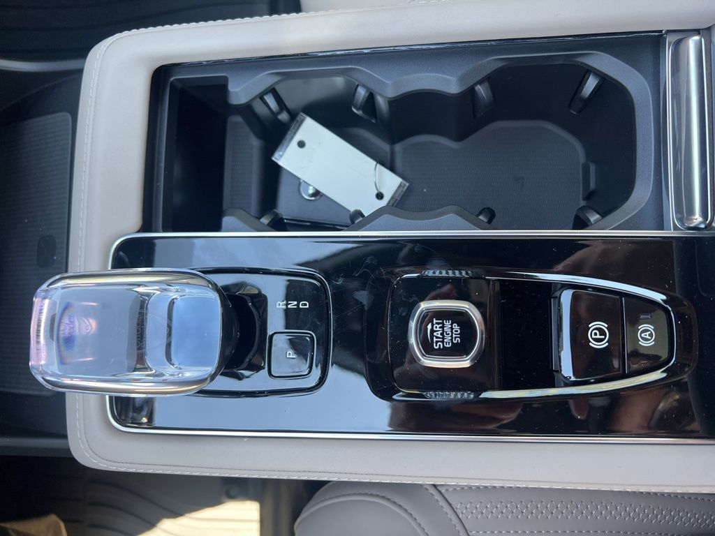 2026 Volvo XC90 Plus - Photo 23