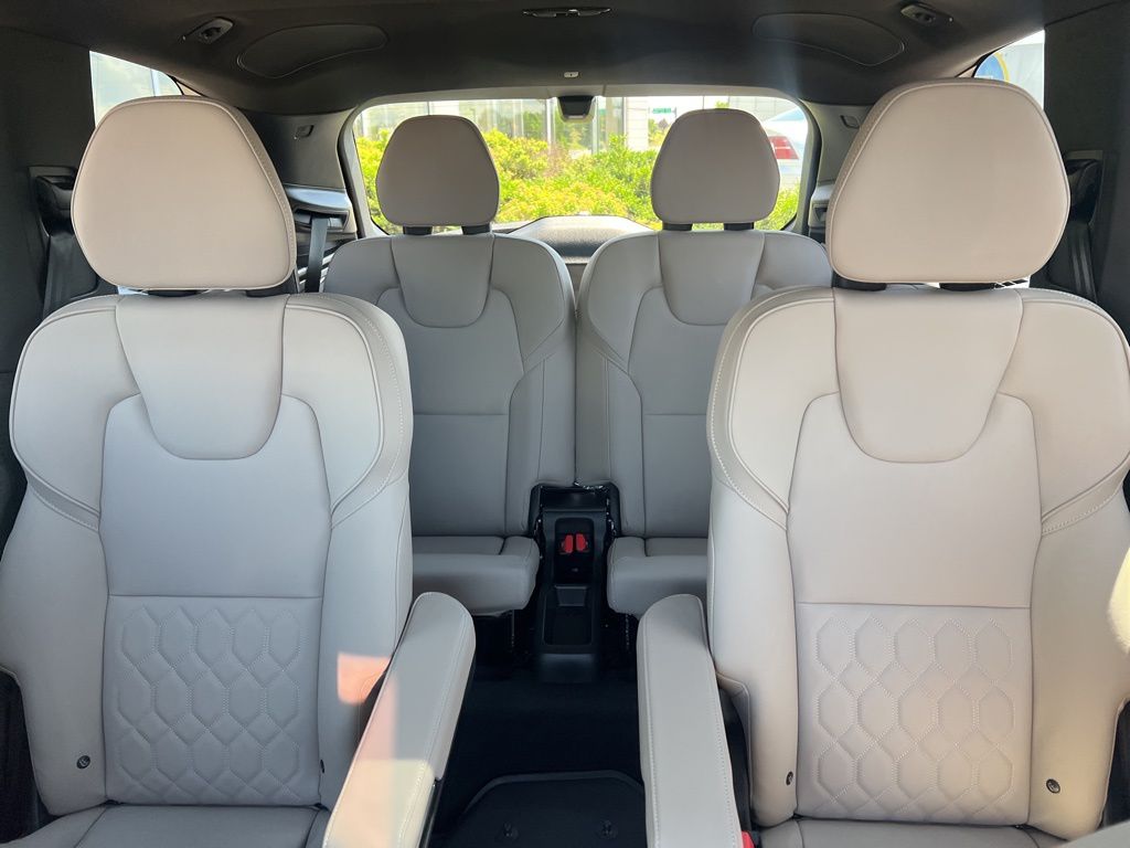 2026 Volvo XC90 Plus - Photo 26