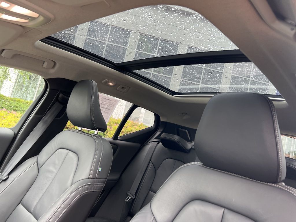 2023 Volvo XC40 Plus - Photo 15