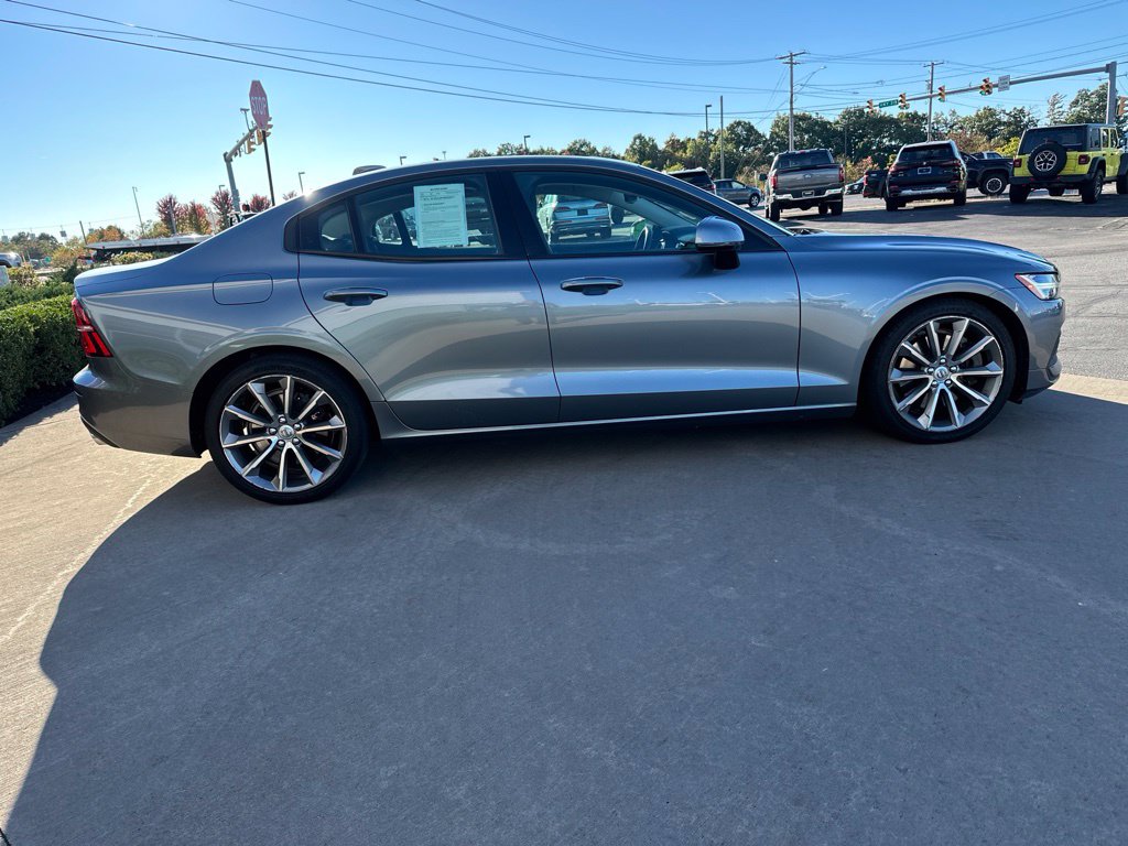 Used 2020 Volvo S60 T6 Momentum Sedan