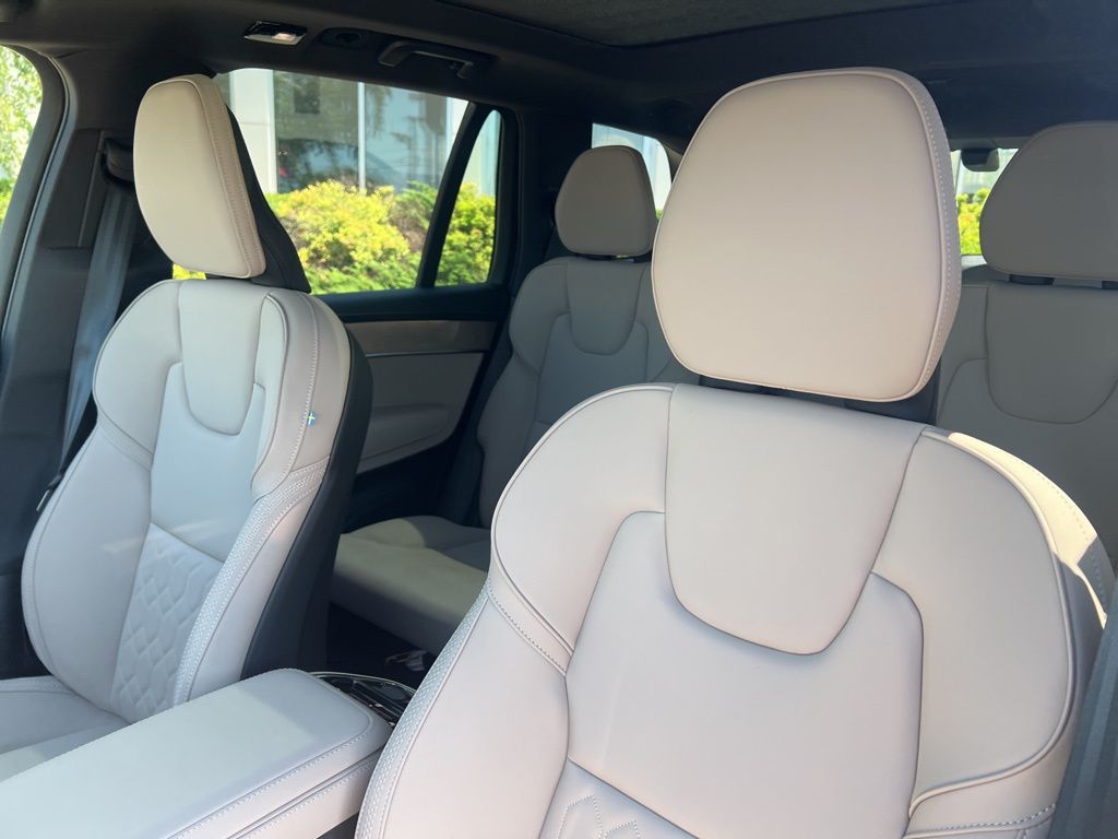 2026 Volvo XC90 Plus - Photo 14
