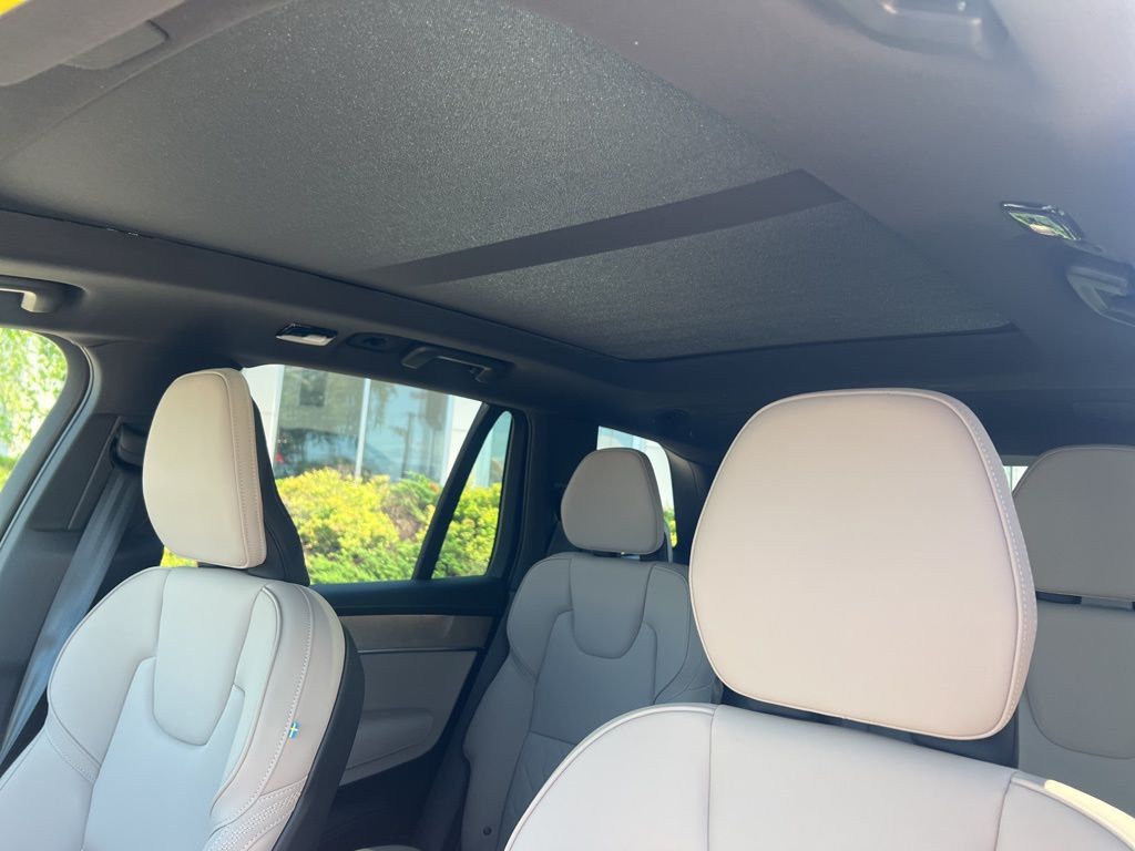 2026 Volvo XC90 Plus - Photo 15