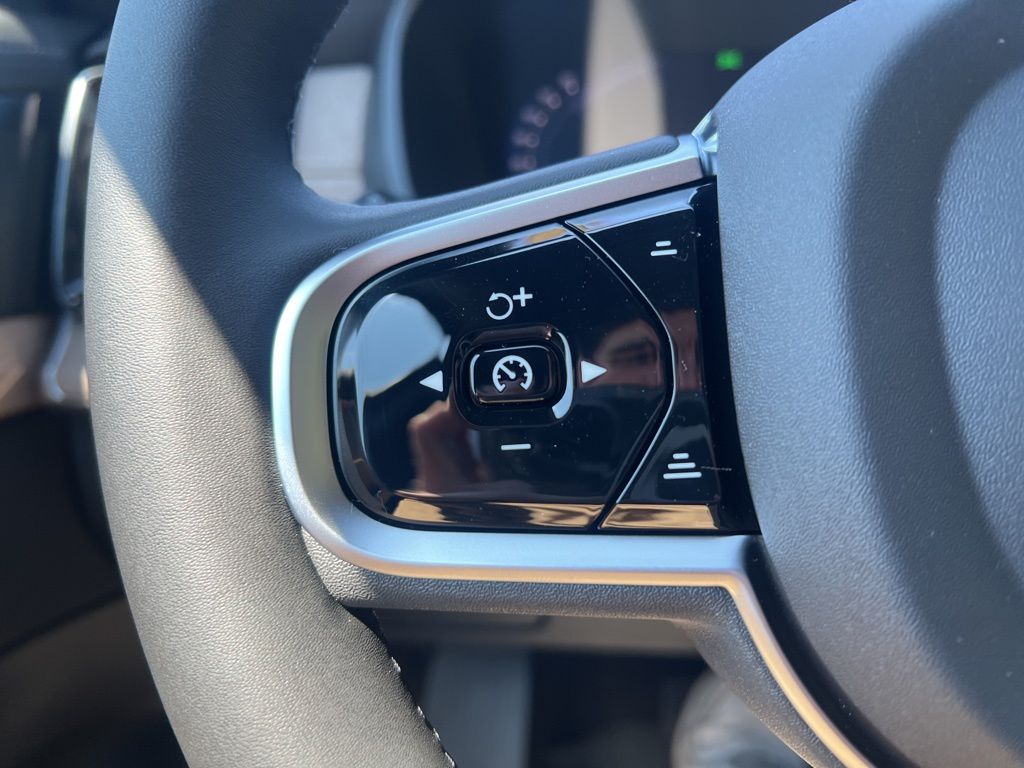 2026 Volvo XC90 Plus - Photo 17