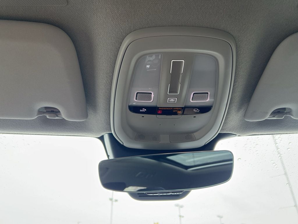 2023 Volvo XC40 Plus - Photo 25