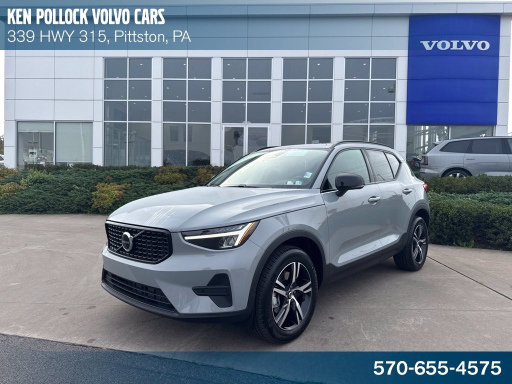 New 2026 Volvo XC40 B5 Core SUV