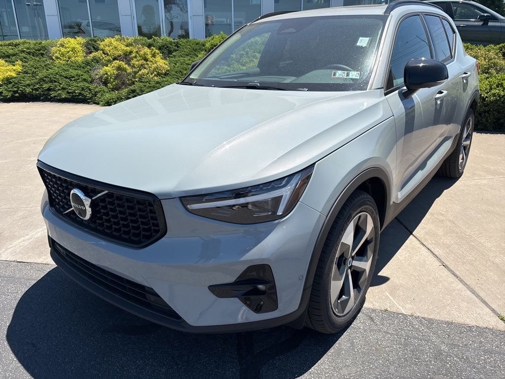Used 2026 Volvo XC40 B5 Plus SUV