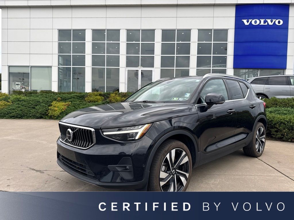 2025 Volvo XC40 SUV 
