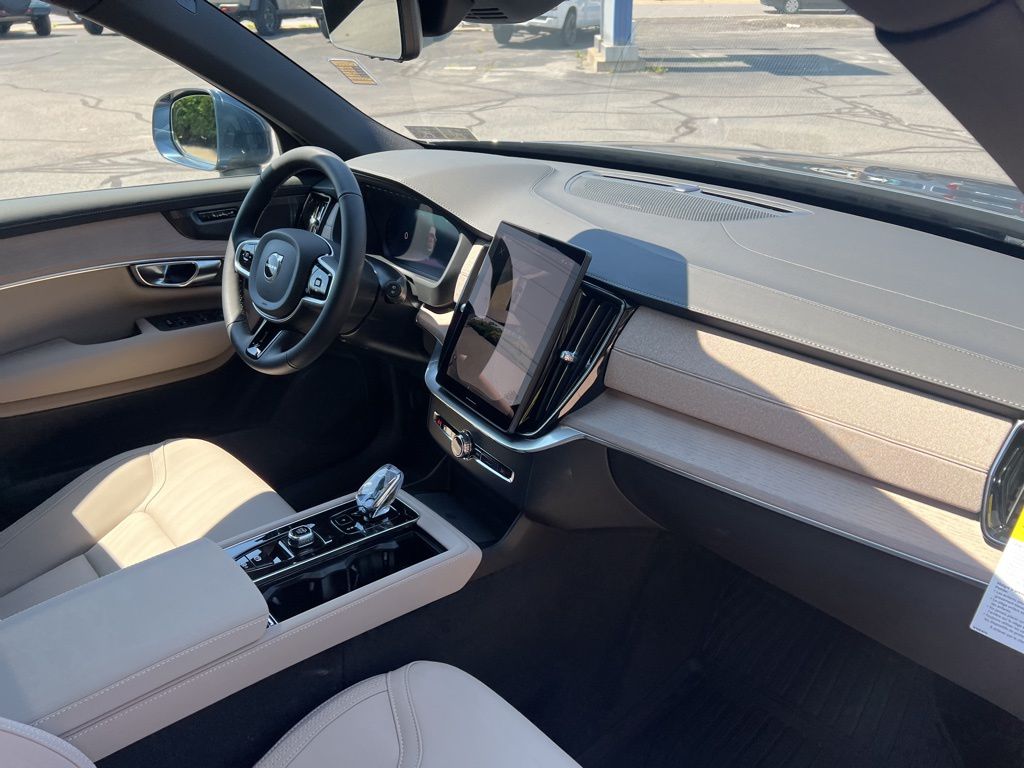 2026 Volvo XC90 Plus - Photo 38