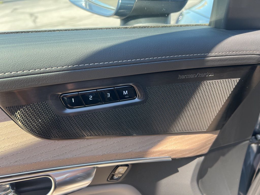 2026 Volvo XC90 Plus - Photo 12