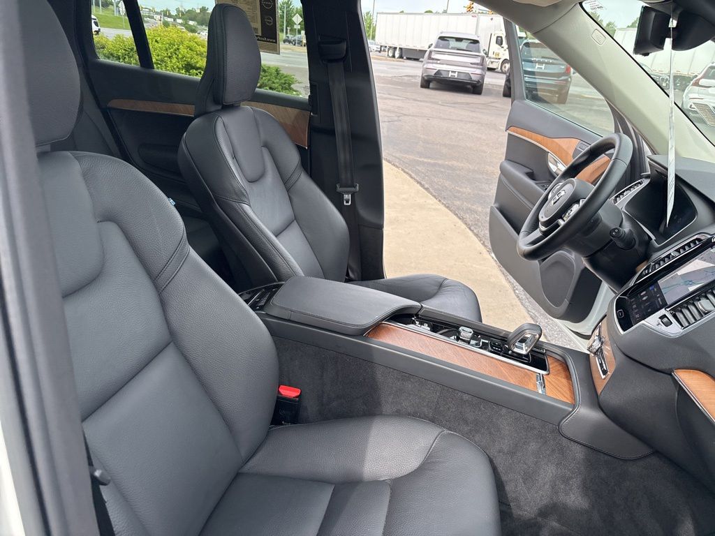 2023 Volvo XC90 Plus - Photo 31
