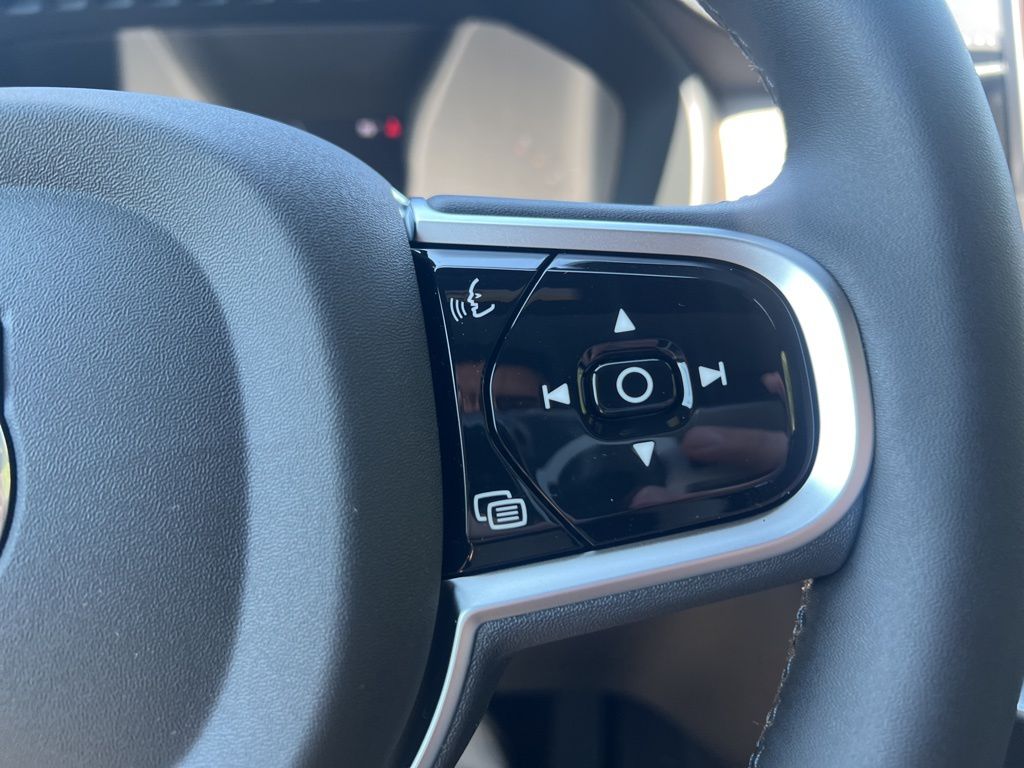 2026 Volvo XC90 Plus - Photo 18