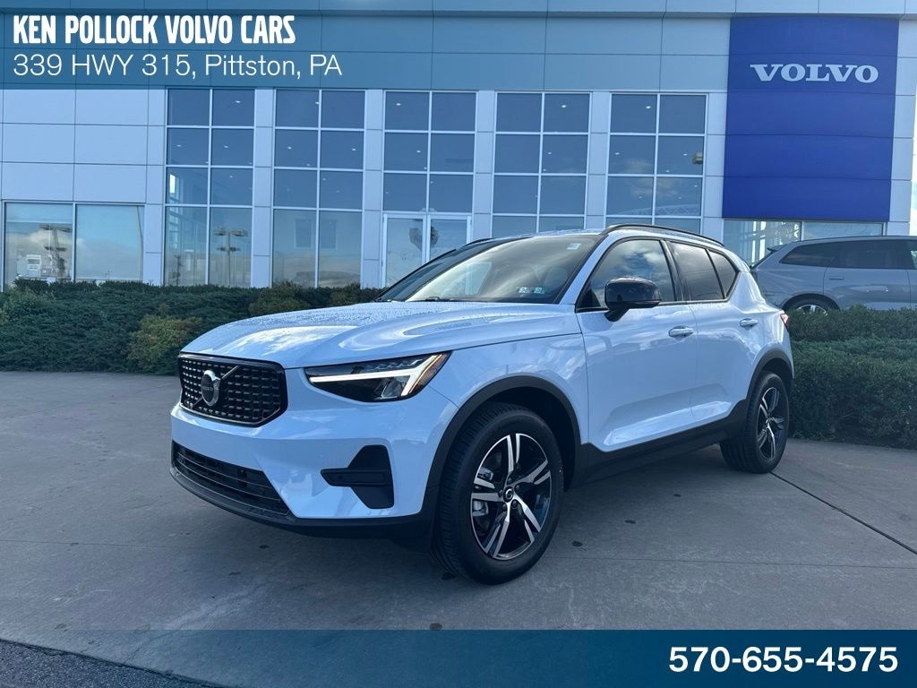 New 2026 Volvo XC40 B5 Core SUV