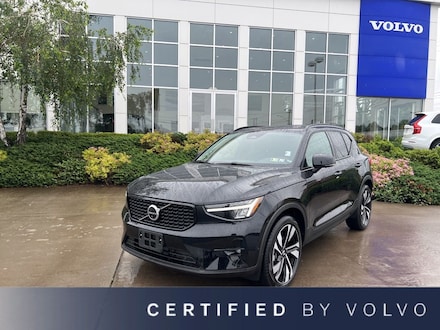 2023 Volvo XC40 B5 Plus Dark Theme SUV