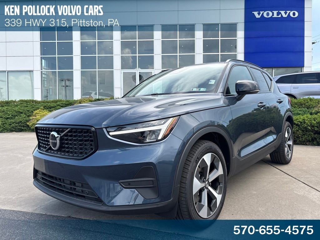 New 2026 Volvo XC40 B5 Core SUV