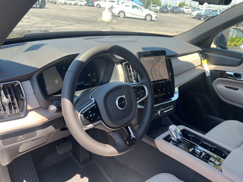 2026 Volvo XC90 Plus - Photo 13