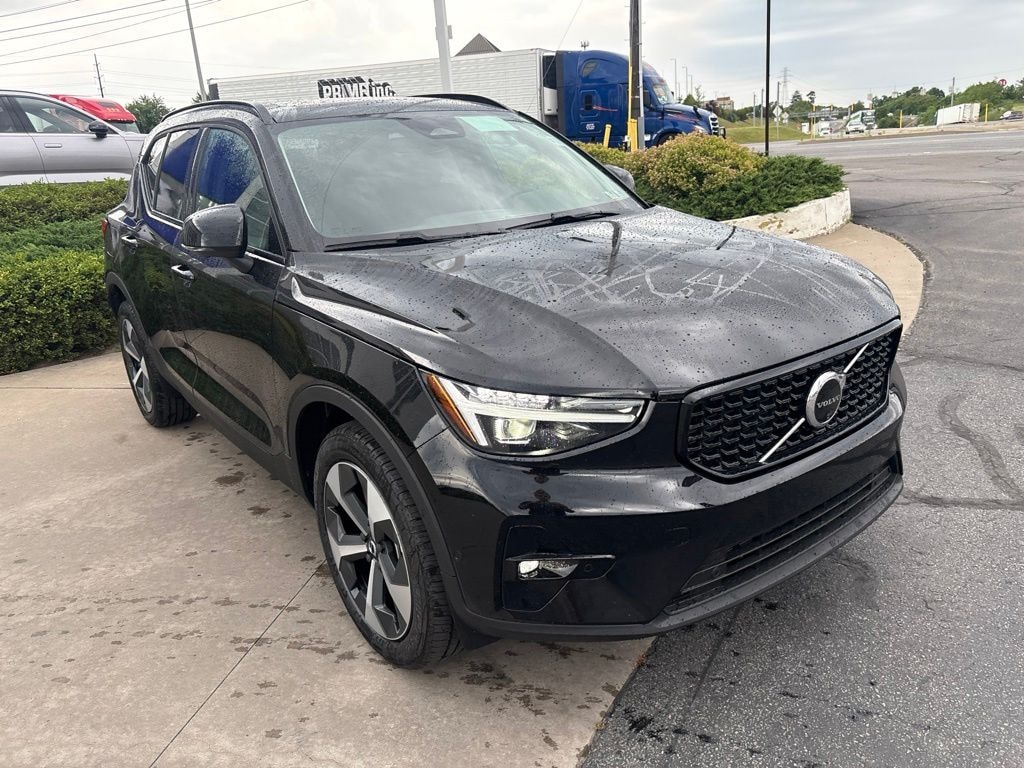 New 2026 Volvo XC40 B5 Plus SUV