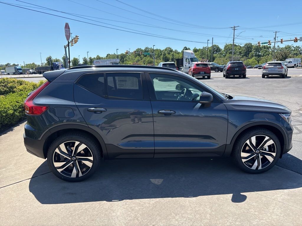 New 2026 Volvo XC40 B5 Ultra SUV