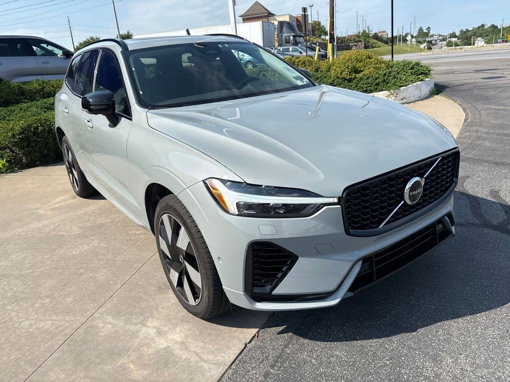 Certified 2025 Volvo XC60 Plug-In Hybrid T8 Plus SUV