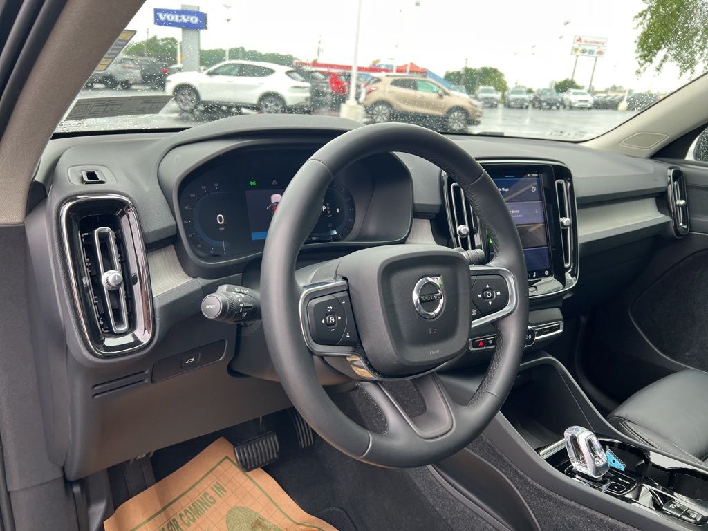 2023 Volvo XC40 Plus - Photo 13