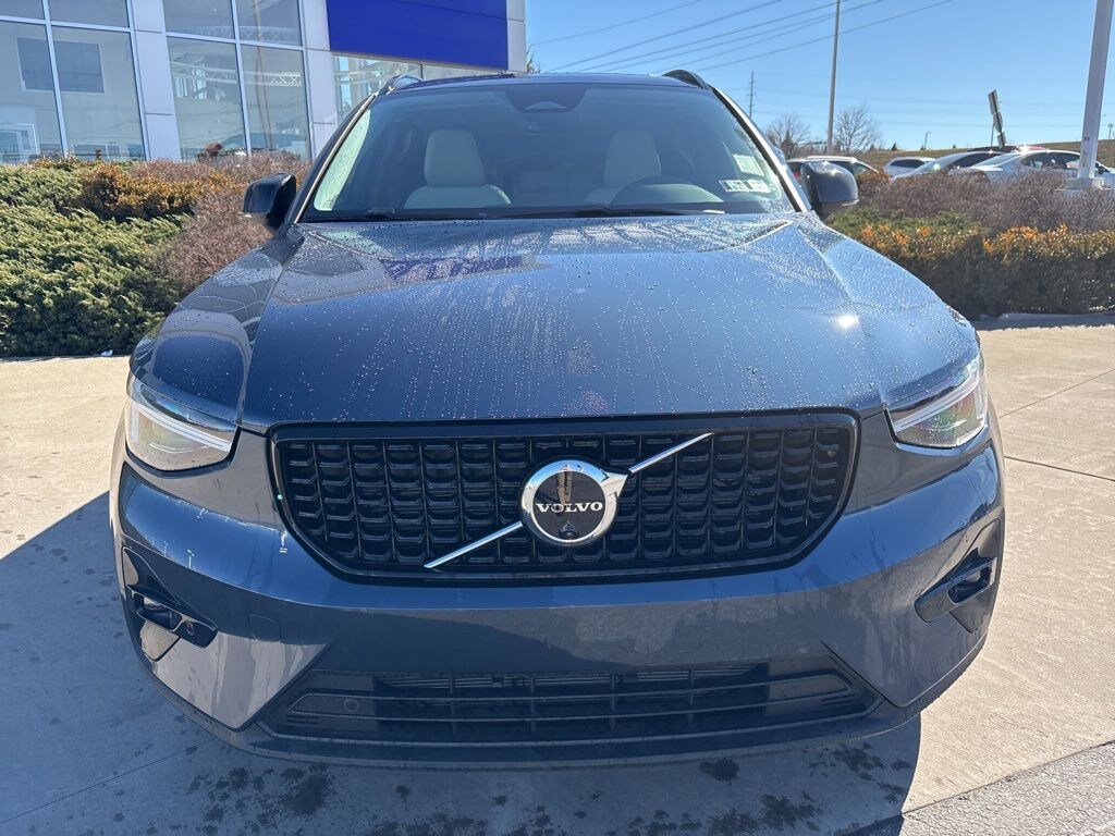 New 2026 Volvo XC40 B5 Ultra SUV