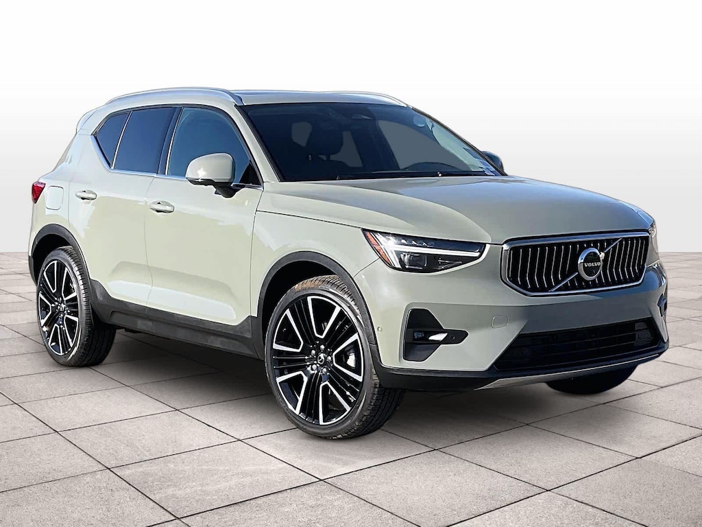 Used 2024 Volvo XC40 Ultimate Bright Theme B5 AWD