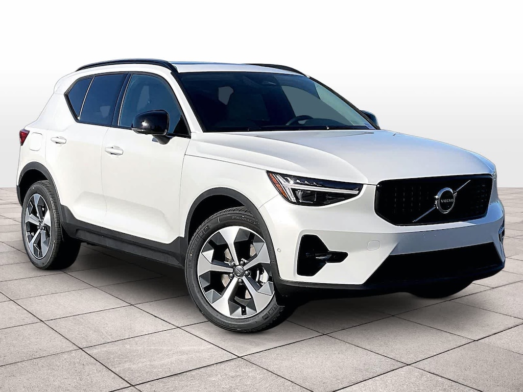 New 2026 Volvo XC40 B5 Plus SUV