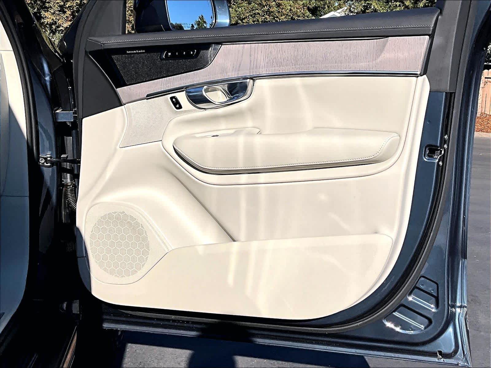 2026 Volvo XC90 Ultra - Photo 27