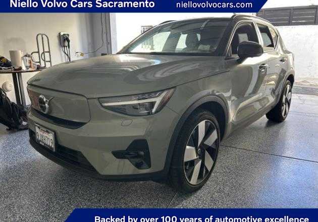  Volvo XC40 Recharge Pure Electric