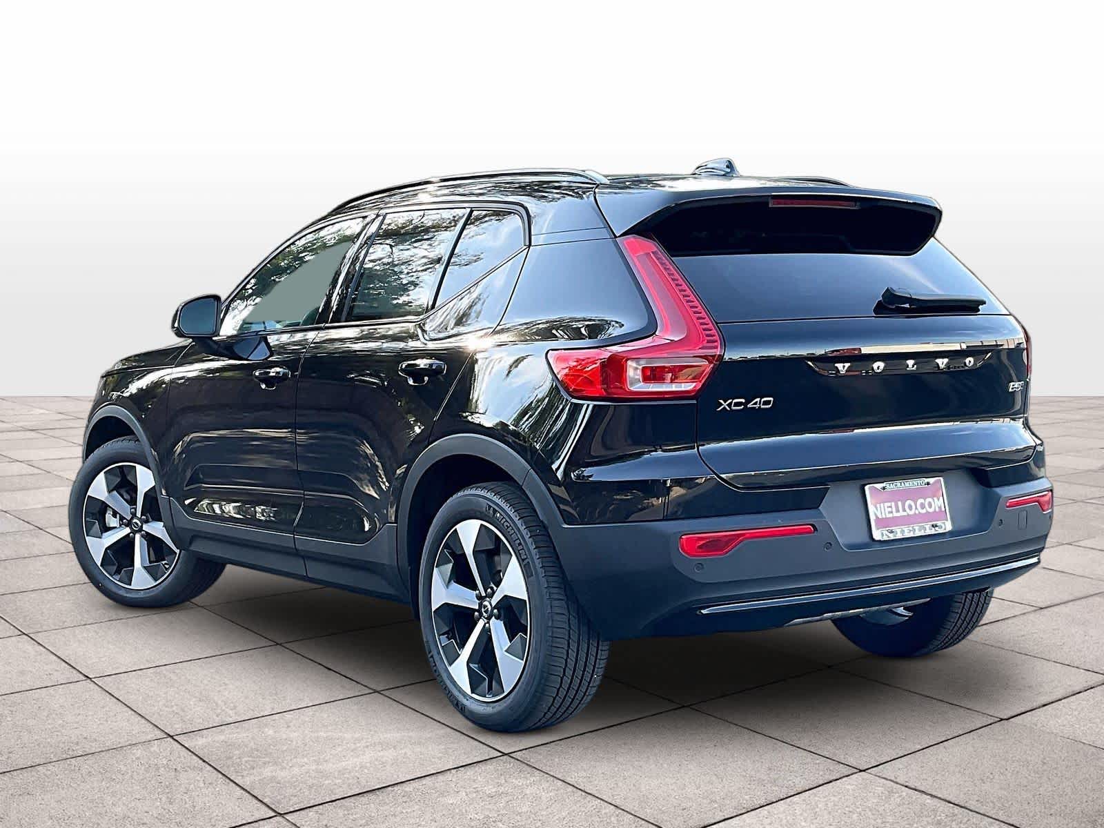 New 2026 Volvo XC40 B5 Core SUV