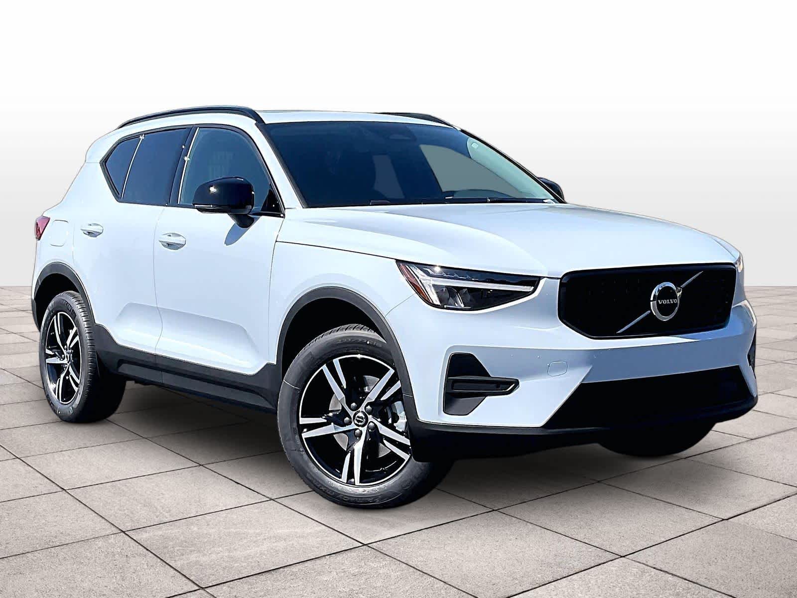 New 2026 Volvo XC40 B4 Core SUV