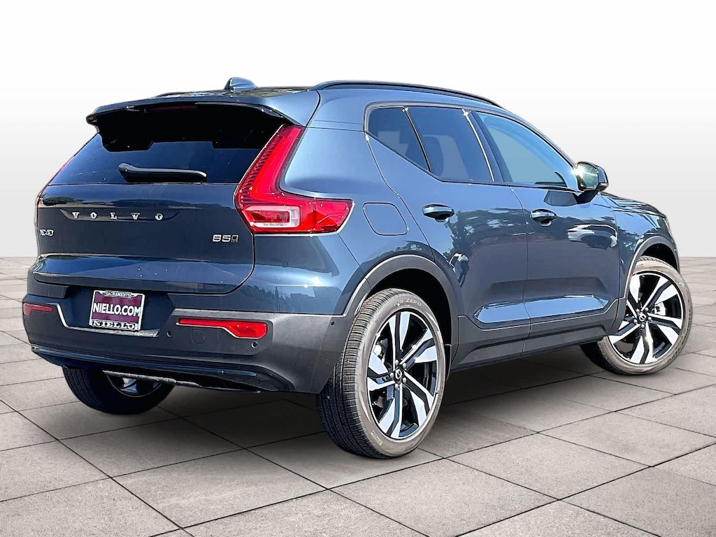 New 2026 Volvo XC40 B5 Ultra SUV