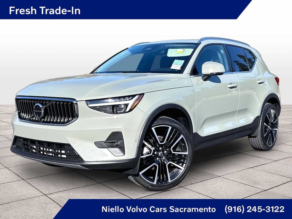 Used 2024 Volvo XC40 Ultimate Bright Theme B5 AWD