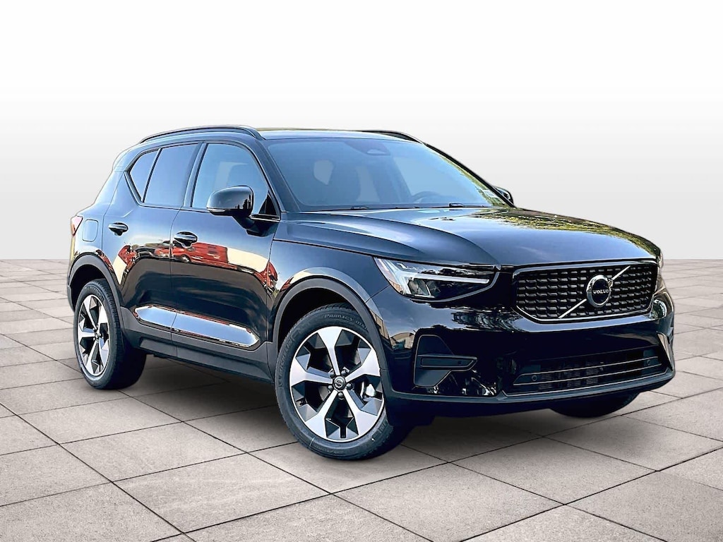 New 2026 Volvo XC40 B5 Core SUV