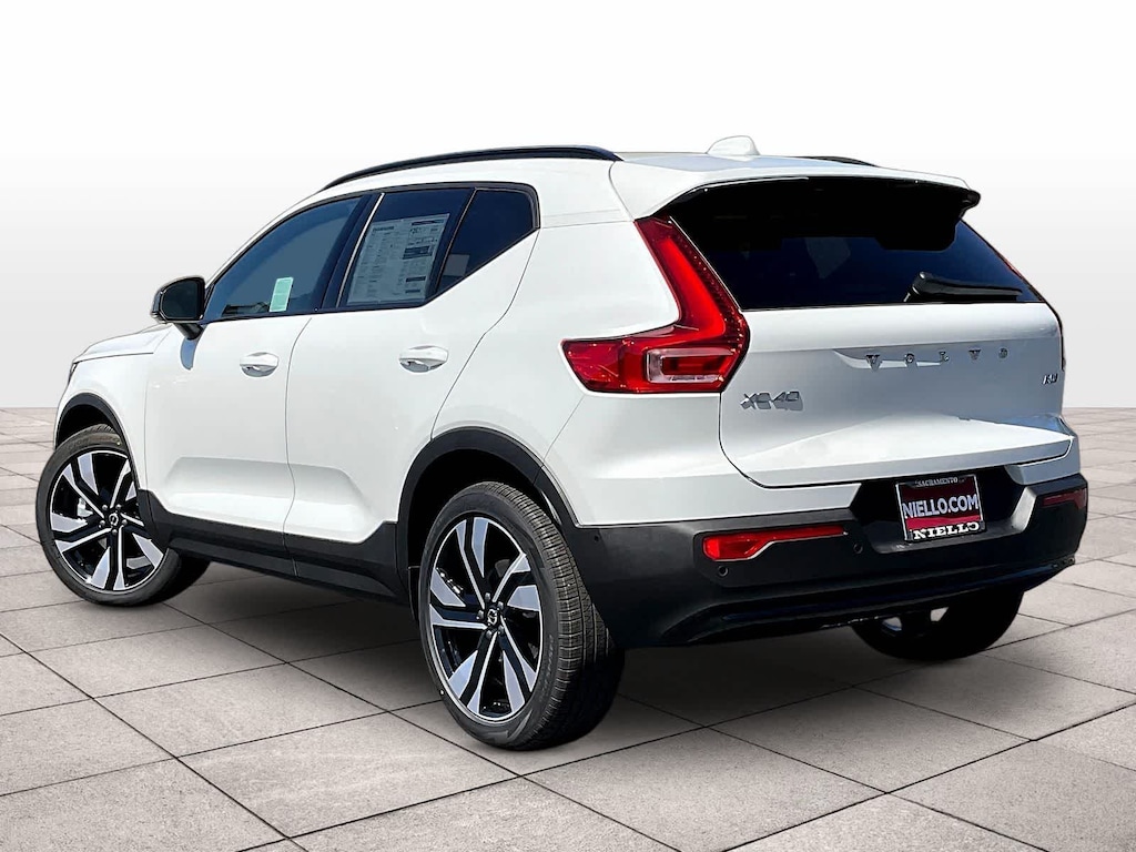 New 2026 Volvo XC40 B5 Ultra SUV