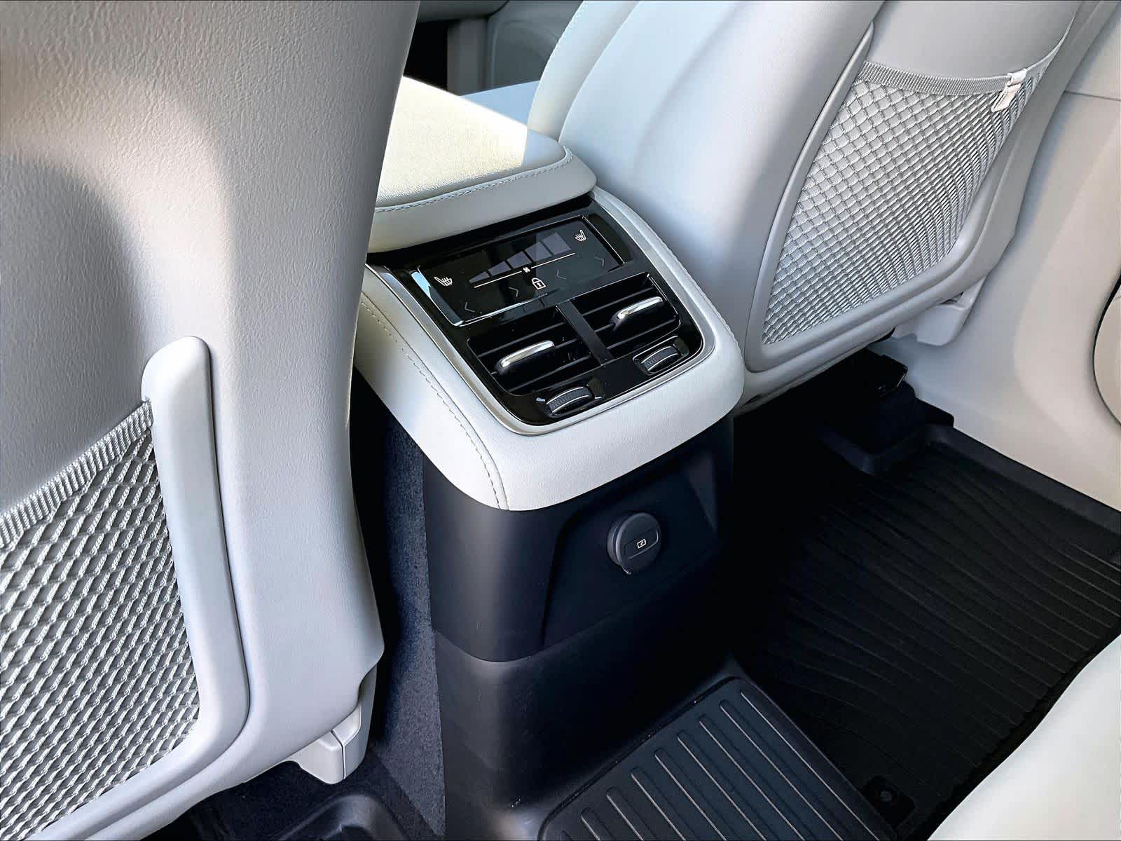 2026 Volvo XC90 Ultra - Photo 39