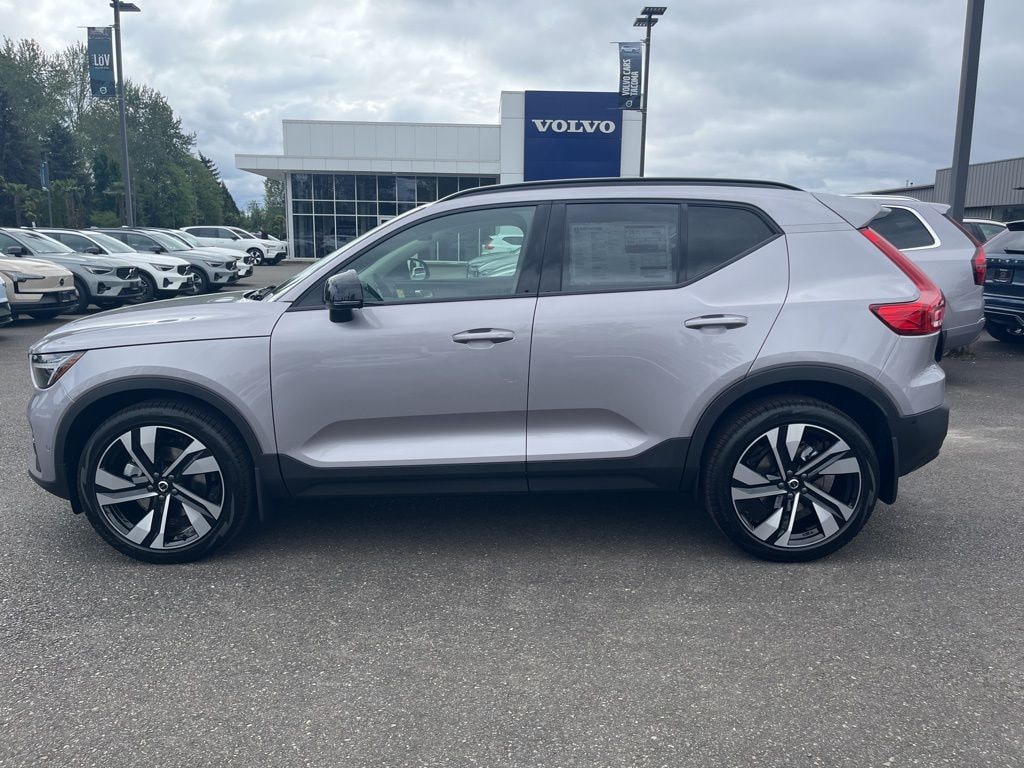 New 2026 Volvo XC40 B5 Ultra SUV