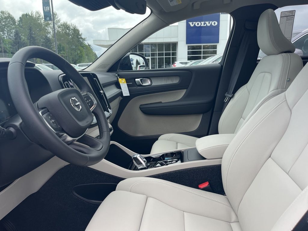 New 2026 Volvo XC40 B5 Ultra SUV