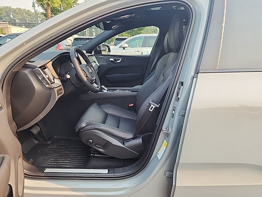 New 2026 Volvo XC60 plug-in hybrid T8 Ultra Black Edition SUV