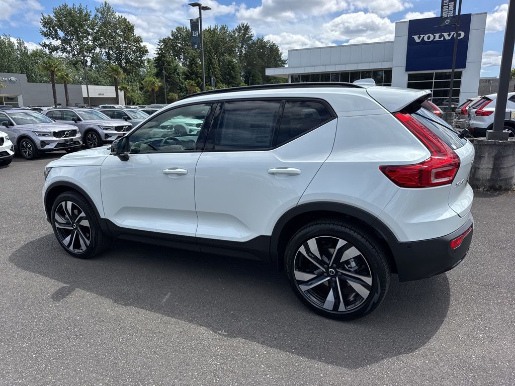 New 2026 Volvo XC40 B5 Plus SUV