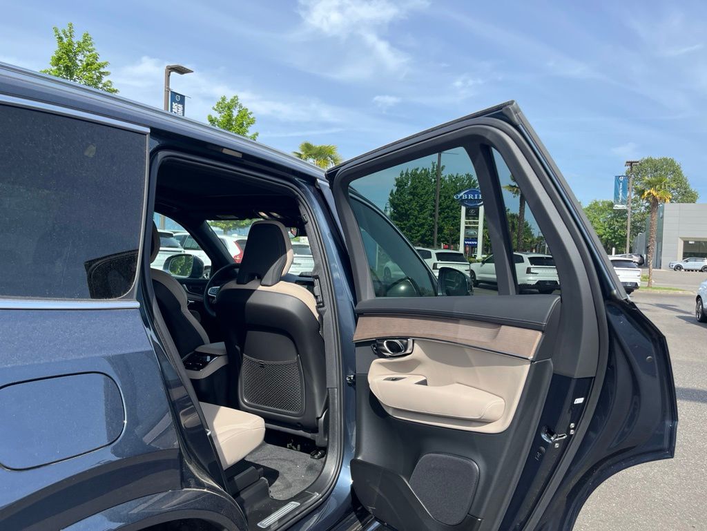 2026 Volvo XC90 Core - Photo 17