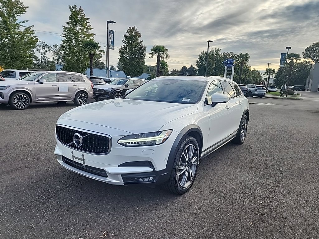 2017 Volvo V90 Cross Country Base