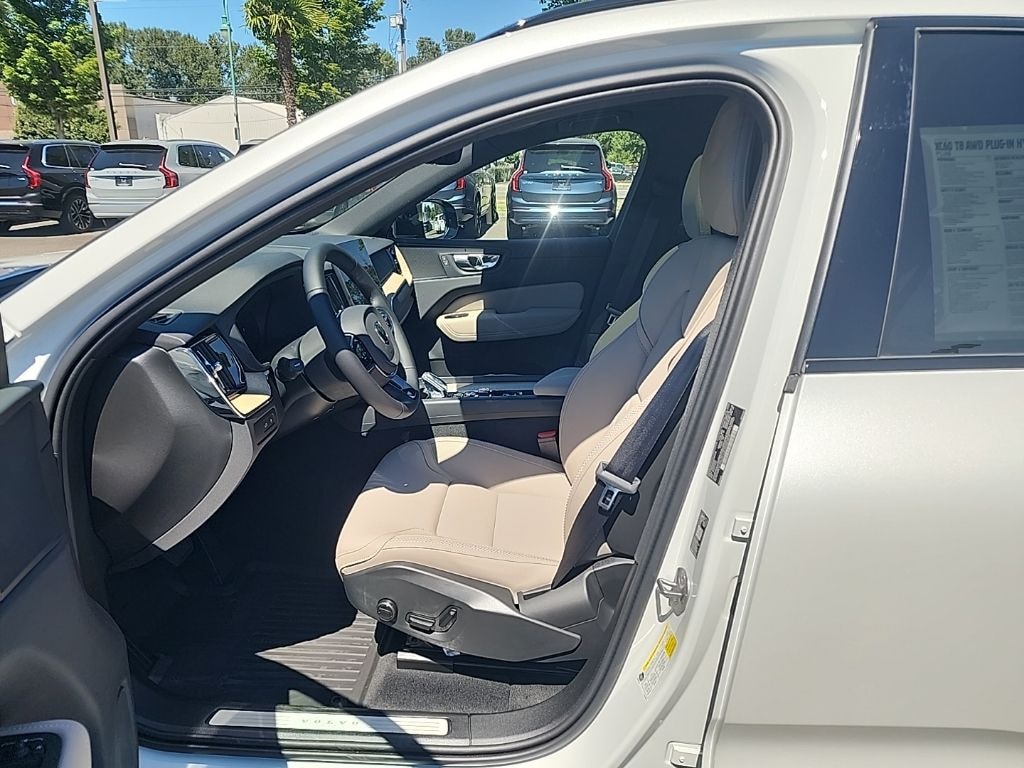 New 2026 Volvo XC60 plug-in hybrid T8 Plus SUV